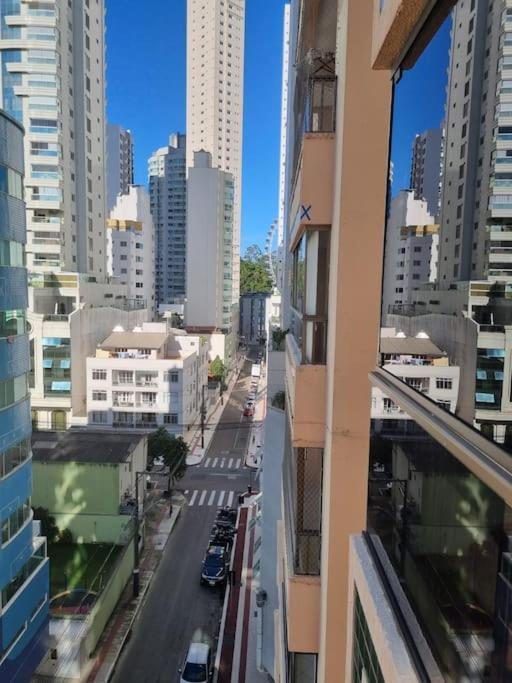 1 Quadra Da E Da Roda Gigante Balneário Camboriú